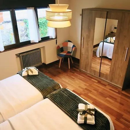 빌라 La Casona De La Carbayeda