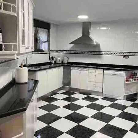 빌라 La Casona De La Carbayeda *