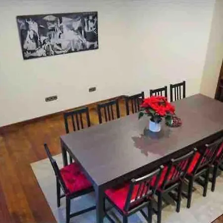 빌라 La Casona De La Carbayeda